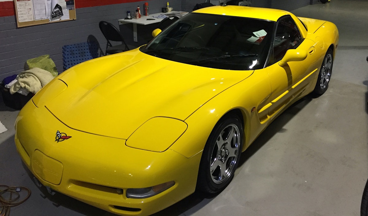 Here ia another very desireable Corvette Stingray 1998 Coupe which has graced our workshop.   An American Automotive Icon of syle, power and performance. The V8 engine has a fine balance of horsepower, torque, smoothness and durability, providig an exceptional performance and handling.